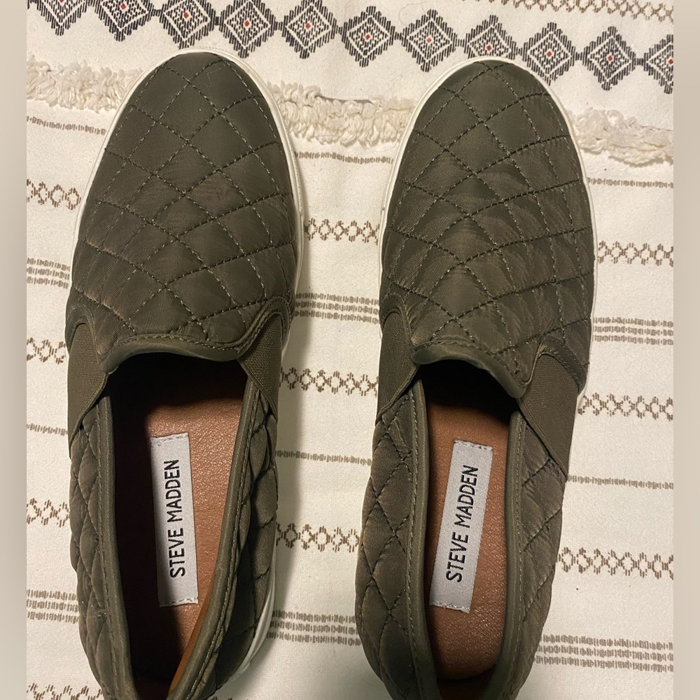 Steve Madden Green Slip on shoes
